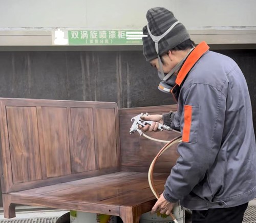 家具厂喷漆图
